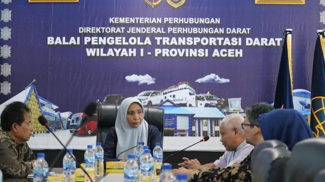 PJ Bupati Nagan Raya Fitriany Farhas (memakai jilbab) kunjungi BPTD Wilayah I Provinsi Aceh. (Ist)