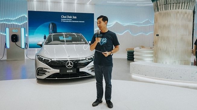 Choi Duk Jun, President Director PT Mercedes-Benz Distribution Indonesia dalam sambutan handover ceremony donasi Gempa Cianjur lewat KitaBisa [PT MBDI].