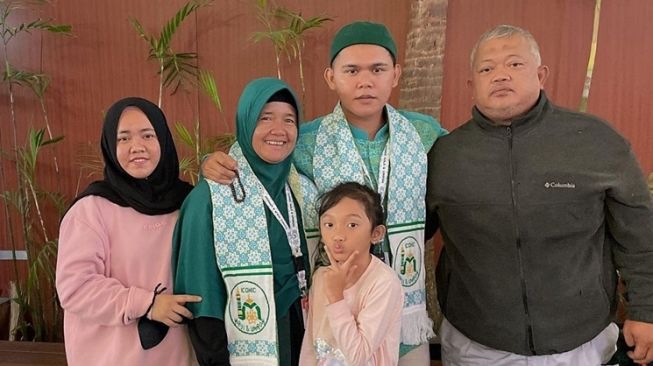 Momen Mbak Lala Antar Keluarga Umrah (Instagram/@shela_lala96)