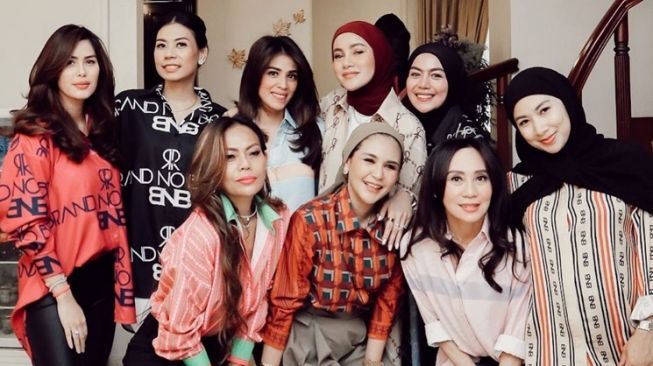 Potret Olla Ramlan dan Geng Sosialita (Instagram/@ollaramlan)