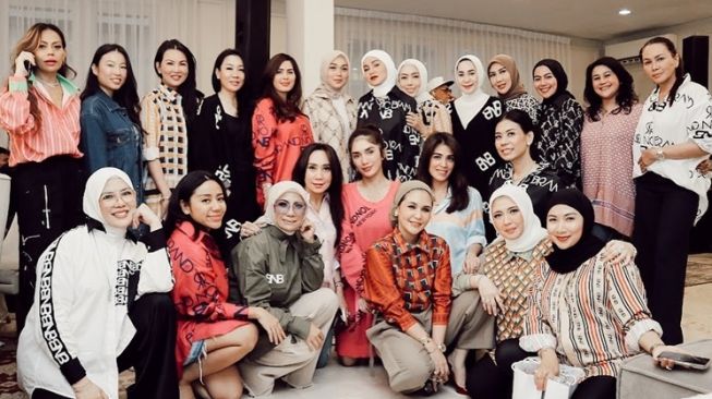 Potret Olla Ramlan dan Geng Sosialita (Instagram/@ollaramlan)