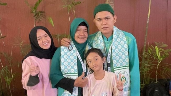 Momen Mbak Lala Antar Keluarga Umrah (Instagram/@shela_lala96)