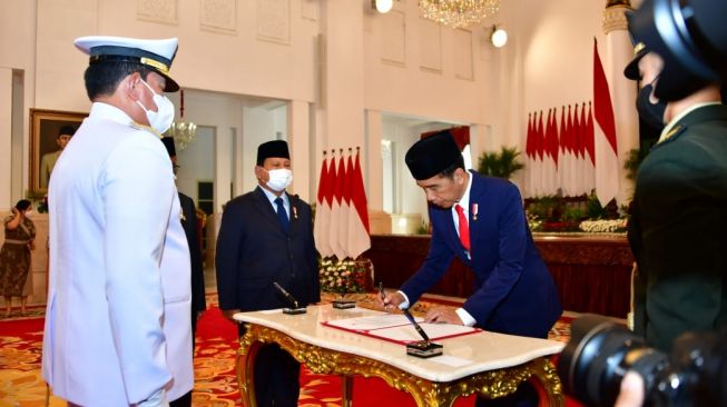 Presiden Jokowi Lantik Yudo Margono Jadi Panglima TNI Di Istana Negara