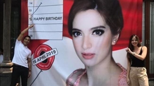 Artis yang Wajahnya Nongol di Baliho Raksasa (Instagram/@ramadhaniabakrie)