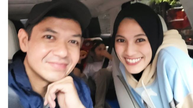 Dude Harlino Jawab Gosip Cerai dari Alyssa Soebandono