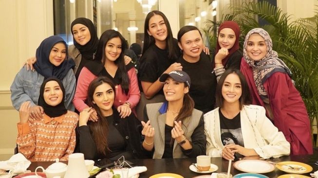 Potret Olla Ramlan dan Geng Sosialita (Instagram/@ollaramlan)