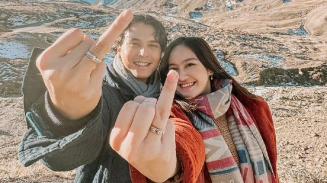 Pamer Cincin, Salshabilla Adriani dan Jourdy Pranata Diduga Tunangan