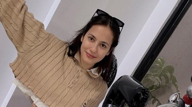 10 Potret Terbaru Pevita Pearce Pamer Rambut Pendek, Cantiknya Makin Kelewatan