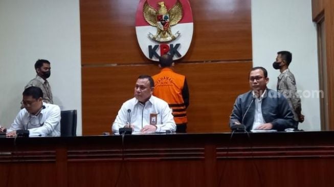 Main Perkara di MA, KPK Resmi Tahan Hakim Yustisial Edy Wibowo