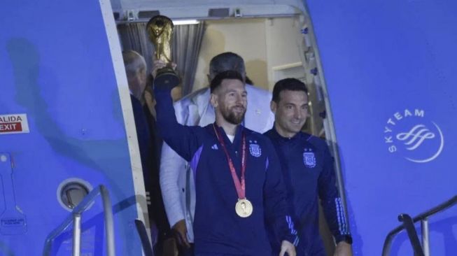 Argentina Berpesta Dini Hati Sambut Kepulangan Timnas Lionel Messi Dkk (Instagram @mimi.julid)