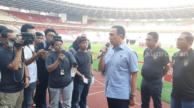 Berharap Jokowi Datang ke SUGBK Dukung Timnas Indonesia, Iwan Bule: Mudah-mudahan Beliau Ada Waktu