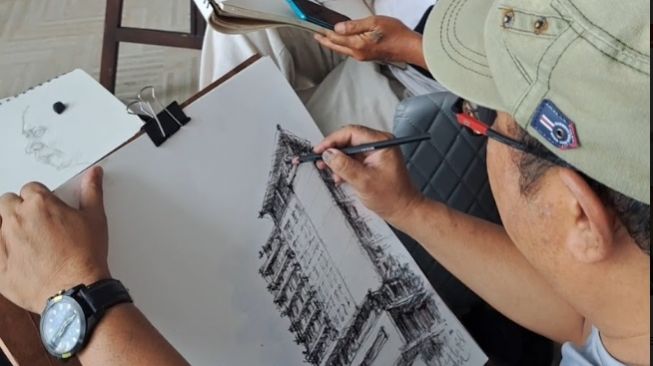 10 Pelukis Batam Lukis Hotel Santika, Dilelang untuk Kegiatan Sosial