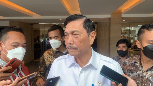 Menko Marves Luhut Binsar Panjaitan menghadiri Peluncuran Aksi Pemcegahan Korupsi 2023-2024 yang diadakan KPK bersama sejumlah kementerian/lembaga di kawasan Jakarta Pusat, pada Selasa (20/12/2022). [Suara.com/Yaumal]