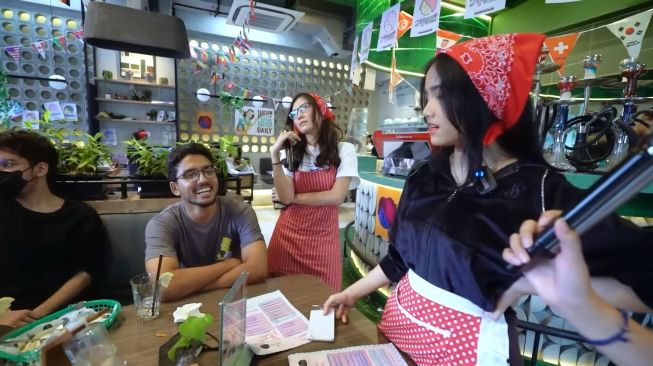 Marah dan Jutek ke Pelanggan di Karen's Diner Bikin Fuji Capek, Apakah Emosi Segitu Melelahkan?