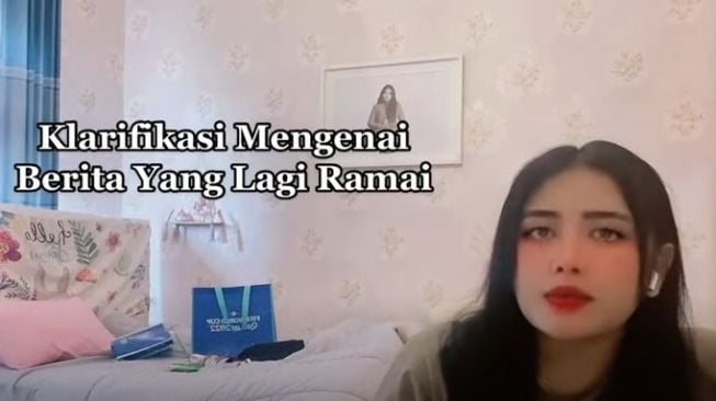 Klarifikasi adik Via Vallen, Mella Rossa. (YouTube/ Mella Rossa)