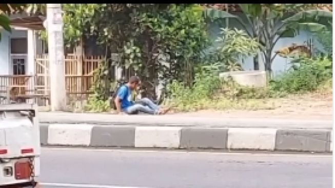 Tepergok Akting Jalan Ngesot Biar Dikasihani Warga, Pria Disumpahi Cacat Beneran