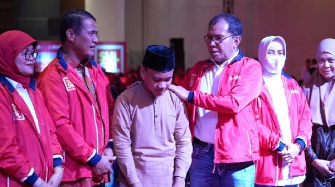 IKA Unhas Beri Beasiswa Anak Korban Meninggal Insiden Tarik Tambang di Makassar