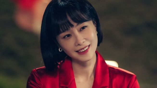 Tampil Anggun Sebagai Seorang Desainer, Ini 5 Pesona Hong Soo Hyun di Red Balloon