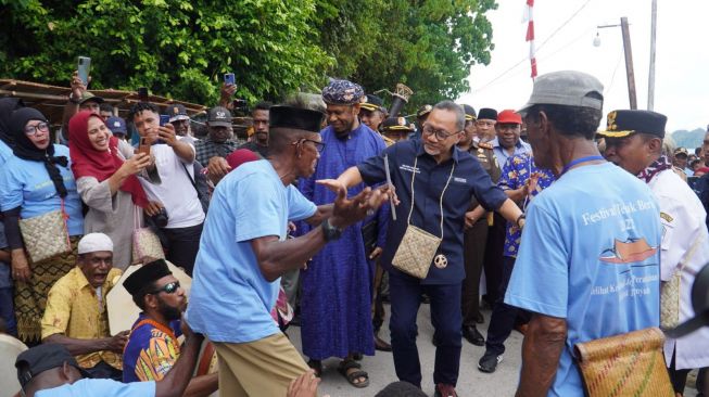 Hadiri Festival Budaya Teluk Berau di Fakfak, Mendag Zulkifli Hasan: Gerakkan Perdagangan dan Ekonomi Daerah