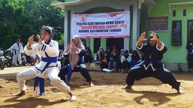 Tarik Minat Masyarakat, Relawan Ganjar Milenial Center Gelar Pentas Seni Silat