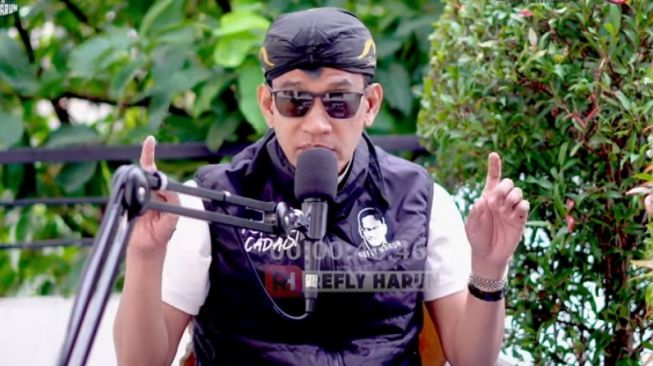 Refly Harun menanggapi politik terbaru Indonesia saat ini (YouTube/Refly Harun)