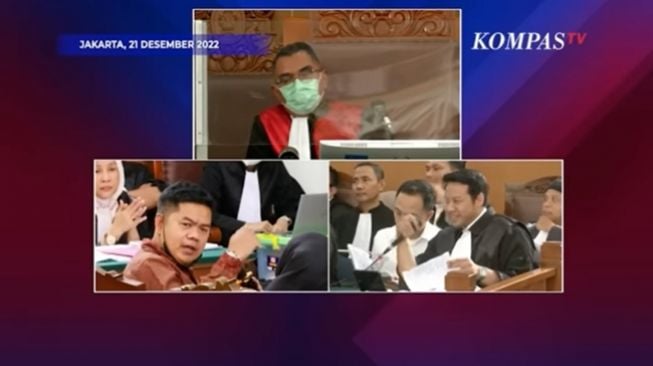 Perdebatan panas saksi ahli Alpi Sahari dan pengacara Bripka RR alias Ricky Rizal Wibowo soal penetapan terdakwa. (YouTube/KOMPASTV)