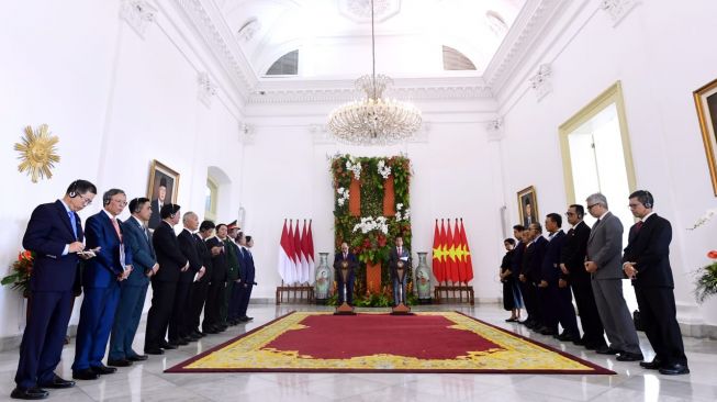 Presiden Joko Widodo atau Jokowi melakukan pertemuan dengan Presiden Republik Sosialis Vietnam Nguyen Xuan Phuc di Istana Kepresidenan Bogor, Kamis (22/12/2022). [Foto: Lukas - Biro Pers Sekretariat Presiden]