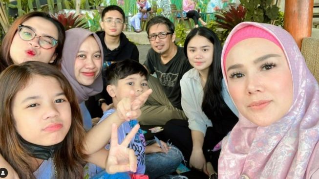 Potret kedekatan Shafeea Ahmad dan Tiara (Instagram/@mulanjameela1)