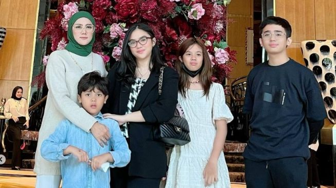 Potret kedekatan Shafeea Ahmad dan Tiara (Instagram/@mulanjameela1)