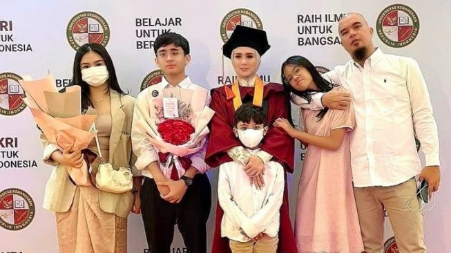 Potret kedekatan Shafeea Ahmad dan Tiara (Instagram/@mulanjameela1)