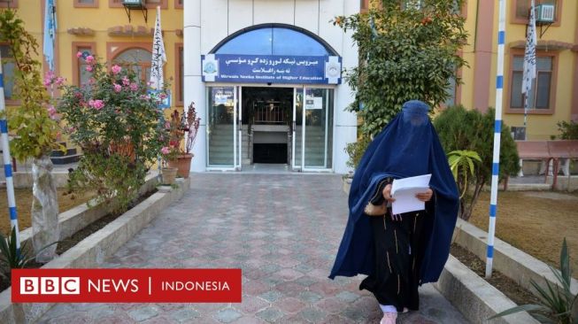 Taliban Resmi Tutup Universitas bagi Perempuan di Afghanistan