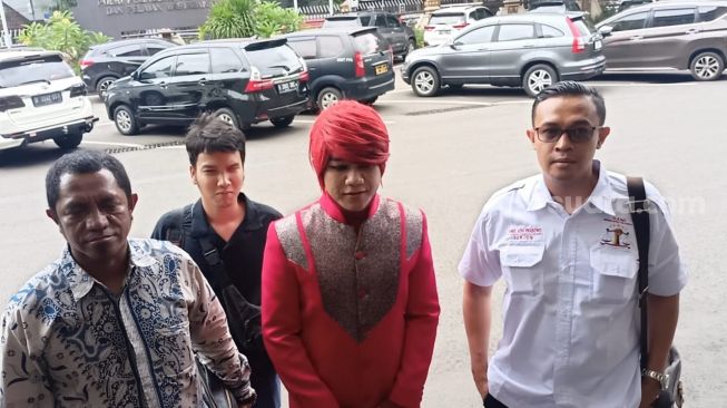 [Cek Fakta] Pesulap Merah Dijemput Pasukan Merah Dibawa ke Kalimantan?