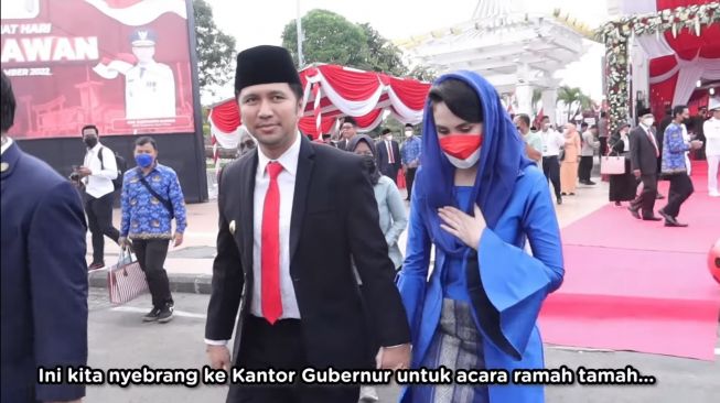 Arumi Bachsin Saat Jadi Ibu Wagub Jatim, Pakai Kerudung Khas Pejabat (YouTube)