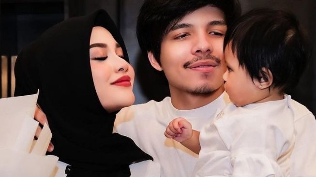 Seleb Pertama Kali Rayakan Hari Ibu (Instagram/@aurelie.hermansyah)