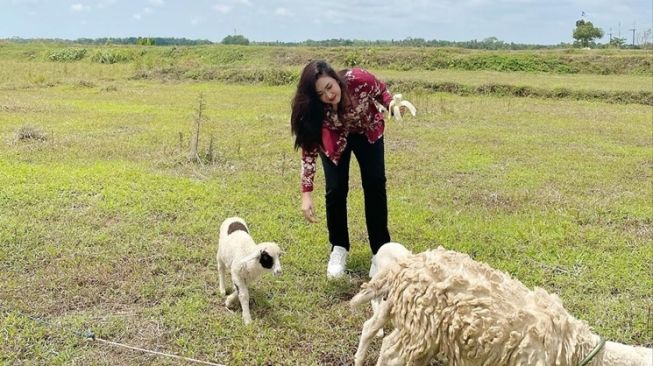 Potret Nafa Urbach di Kampung Halaman (Instagram/@nafaurbach)