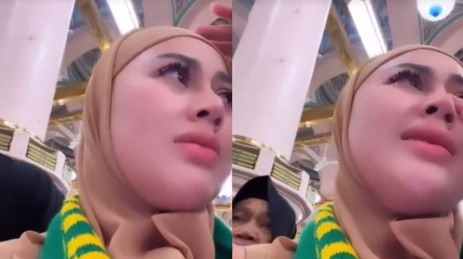 Rena Dyana menjalankan ibadah umrah sekitar empat pekan lalu. [Instagram]