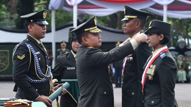 Lantik 1.092 Perwira Muda, KSAD Dudung: Jangan Sampai Tidak Ada Perbaikan Pola Pikir