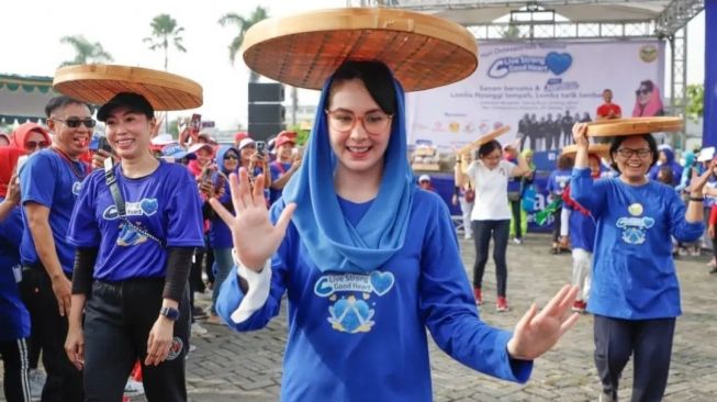 Arumi Bachsin Saat Jadi Ibu Wagub Jatim, Pakai Kerudung Khas Pejabat (Instagram)