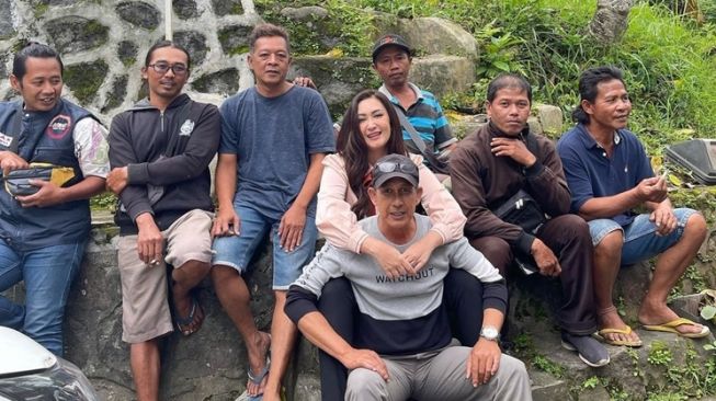 Potret Nafa Urbach di Kampung Halaman (Instagram/@nafaurbach)