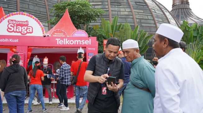 Siaga Nataru, Telkomsel Siapakan 21 Posko dan Perkuat Jaringan di 68 Pusat Keramaian yang Ada di Jateng-DIY