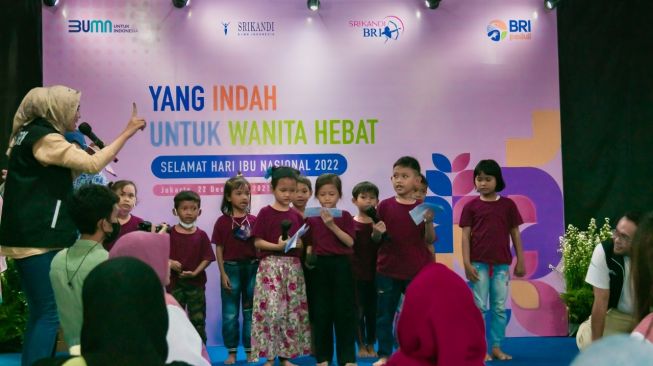 BRI Peringati Hari Ibu dengan Menyalurkan Bantuan ke Sekolah Anak Jalanan