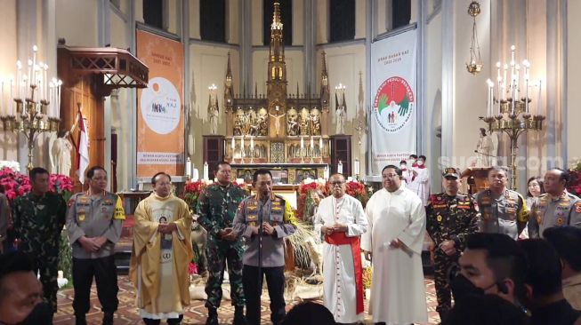 Ke Katedral Jakarta, Kapolri Jenderal Listyo Sigit Prabowo: Misa Malam Natal 2022 Berjalan Lancar