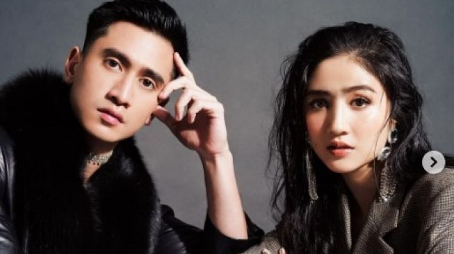 Photoshoot hot Verrell Bramasta dan Febby Rastanty (Instagram/@winstongomez)