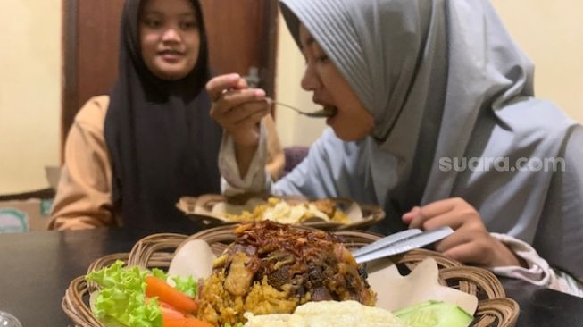 Menikmati Nasi Goreng Rempah Ala Timur Tengah di Banjarnegara, Dijamin Ketagihan!