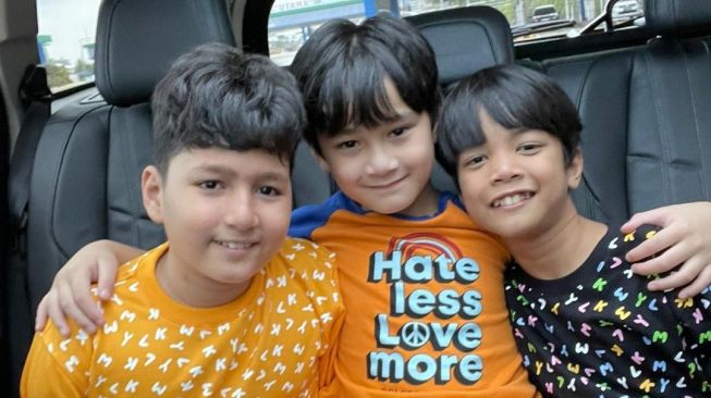 Rafathar bersama Faisal dan Tegar (Instagram/@raffinagita1717)