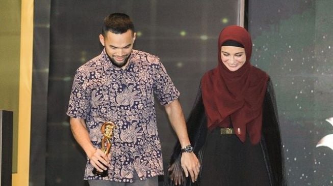 Teuku Wisnu dapat Penghargaan (Instagram/@teukuwisnu)