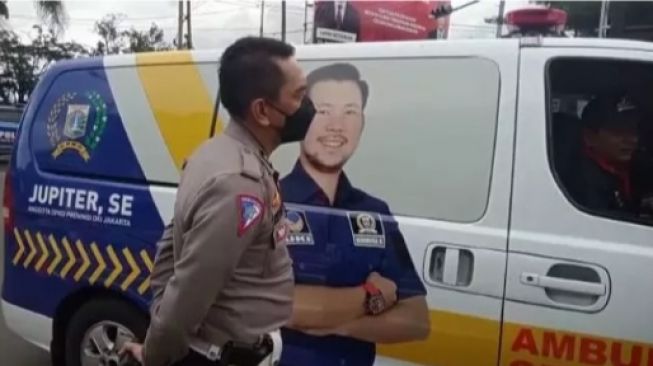 Heboh Ambulans Partai Lawan Arus, Bolehkan Kendaraan Sipil Pakai Sirine dan Rotator?