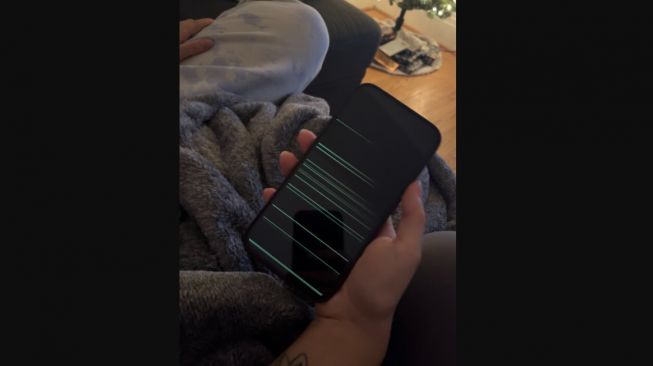 Layar iPhone 14 Pro bermasalah. [Macrumors]