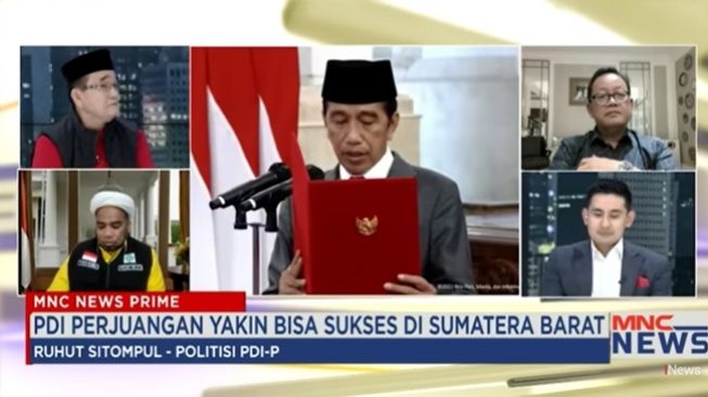 Tangkapan layar diskusi politikus PDIP, Ruhut Sitompul, dan politikus Partai NasDem, Sugeng Suparwoto, soal dukungan HTI-FPI untuk Anies Baswedan serta politik identitas di MNC News Prime edisi 23 Desember 2022. (YouTube/Official iNews)