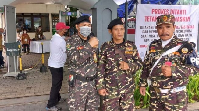 Personel Banser Ikut Jaga Ibadah Natal Di Gereja Katedral Jakarta, Siap Jaga Dari Pagi Sampai Jam 12 Malam